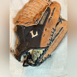 Louisville Slugger Leather Baseball Glove with Black Nylon Accents Youth 11”